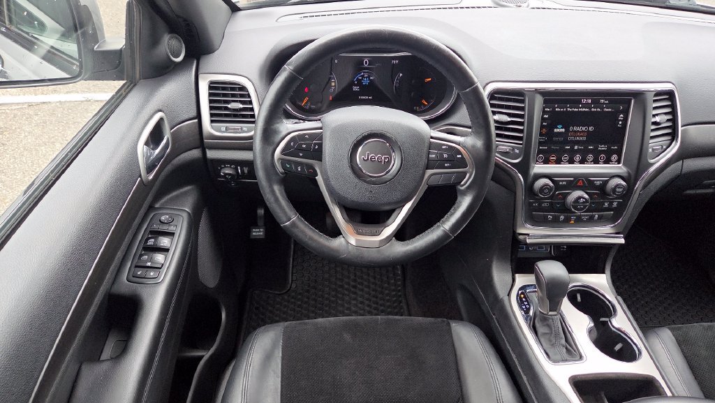 Used 2018 Jeep Grand Cherokee Altitude AWD/4WD image 17