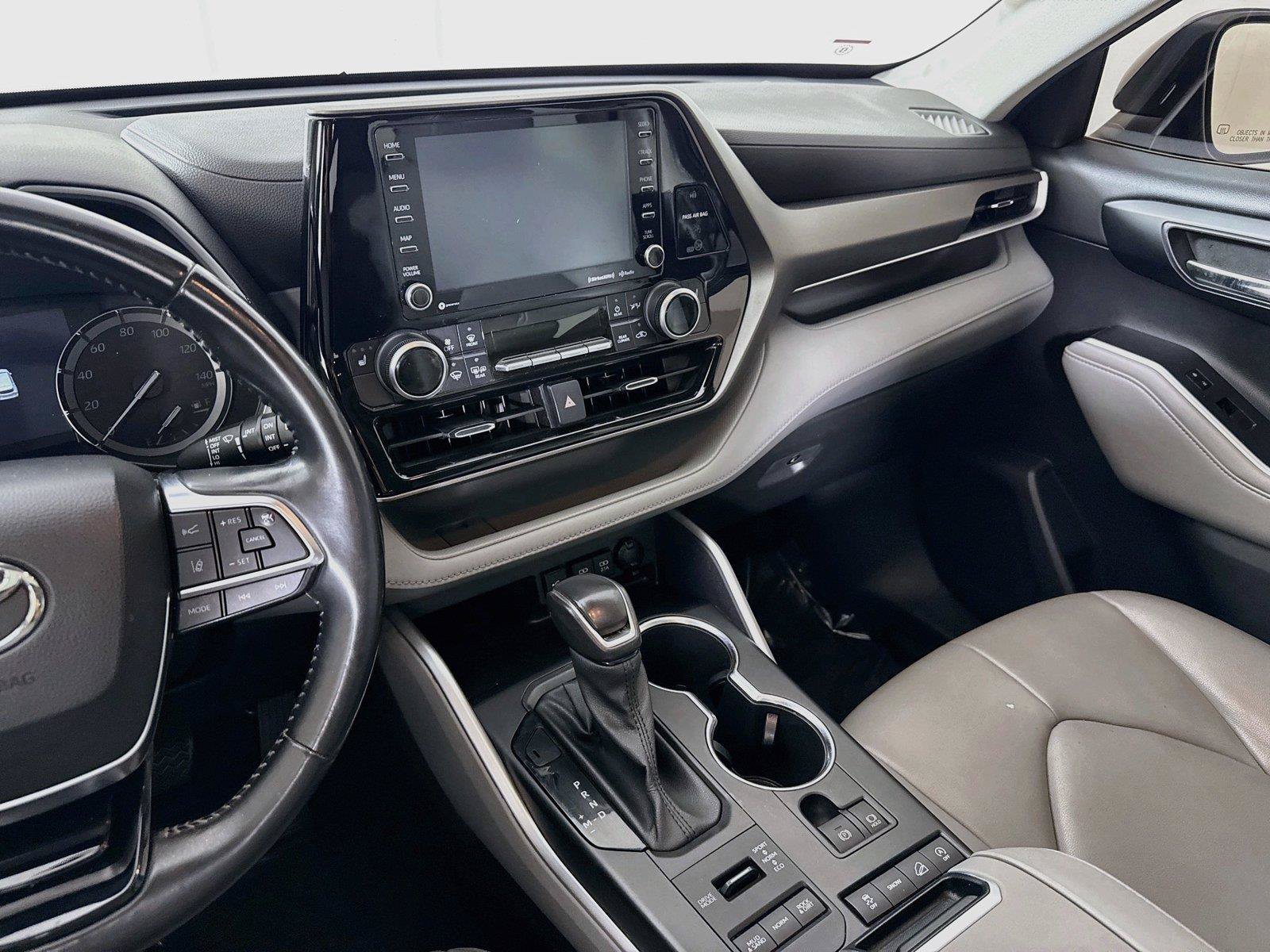 Used 2021 Toyota Highlander XLE AWD/4WD image 33