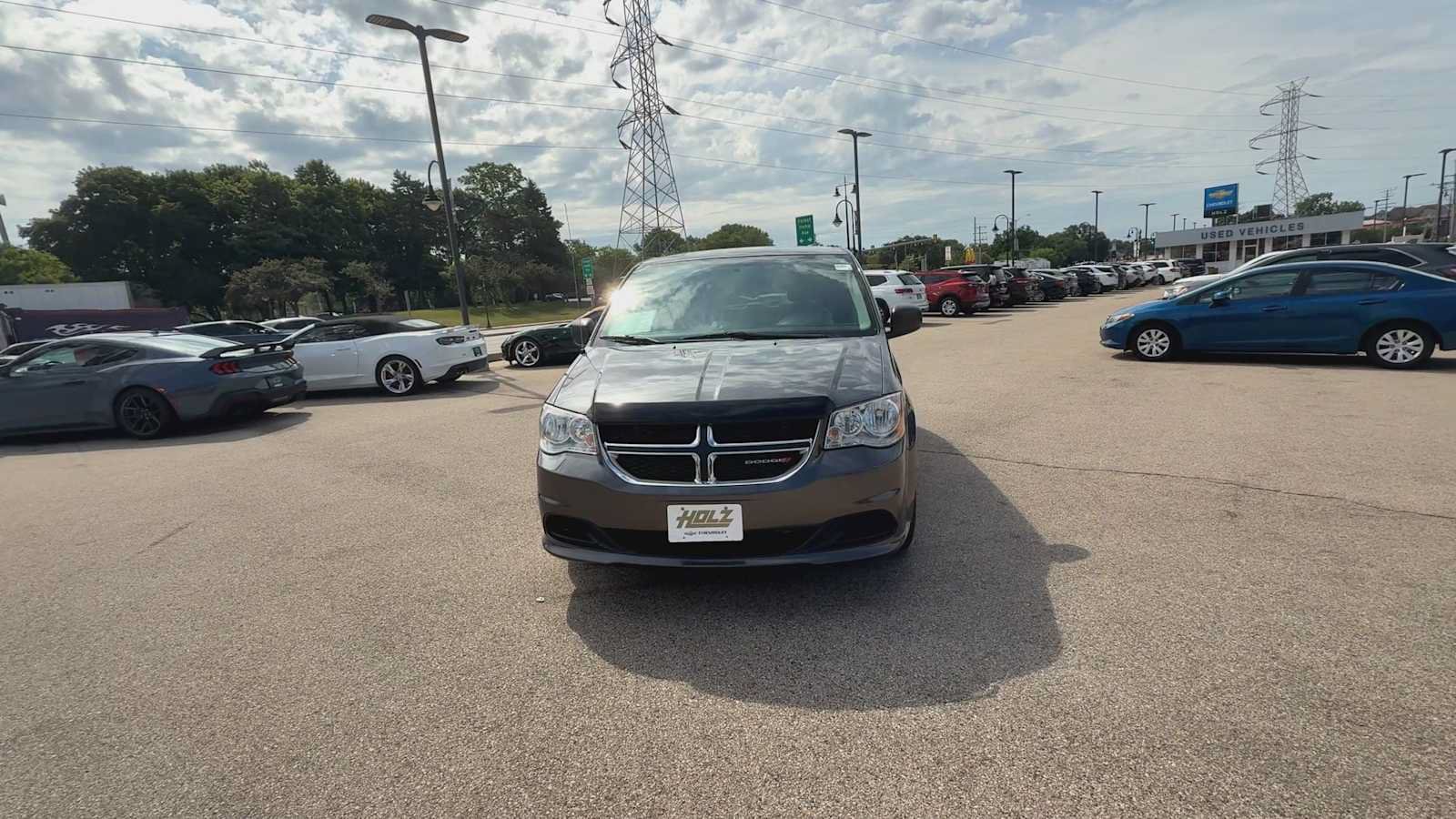 Used 2016 Dodge Grand Caravan SE w/ Quick Order Package 29E SE FWD image 3