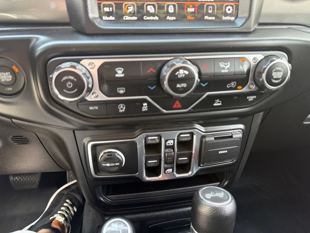 Used 2022 Jeep Wrangler Unlimited Sahara AWD/4WD image 24
