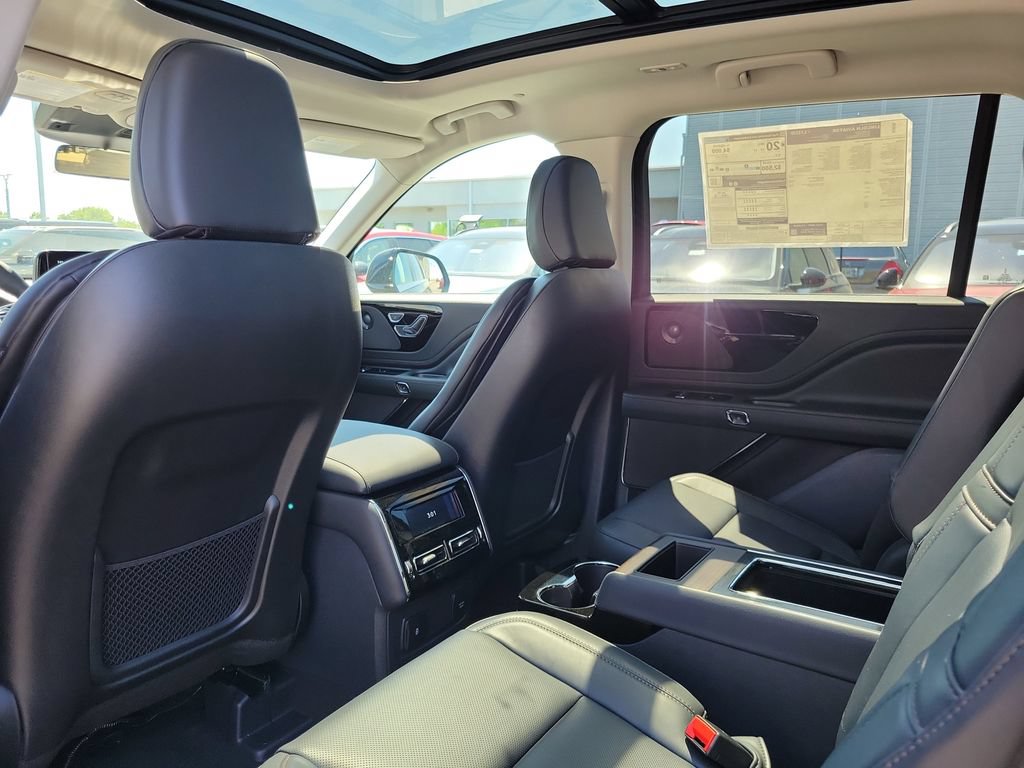 New 2026 Lincoln Aviator Reserve w/ Illumination Package AWD/4WD image 16