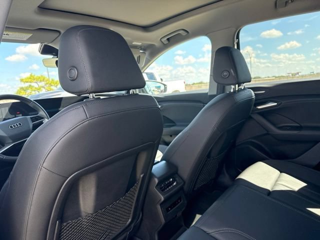 Used 2025 Audi Q6 e-tron Premium Plus w/ Premium Plus AWD/4WD image 11
