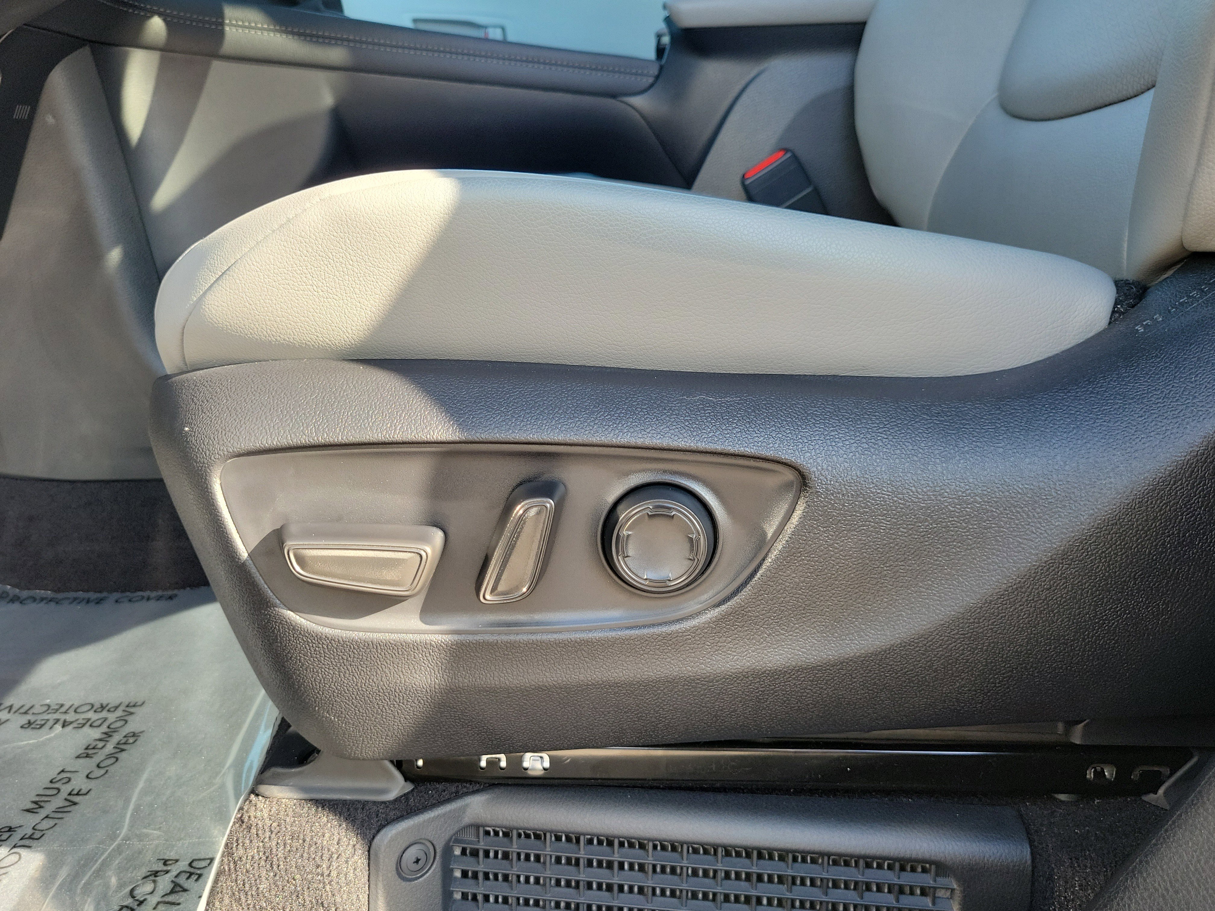 Used 2026 Toyota Sienna XLE FWD image 14