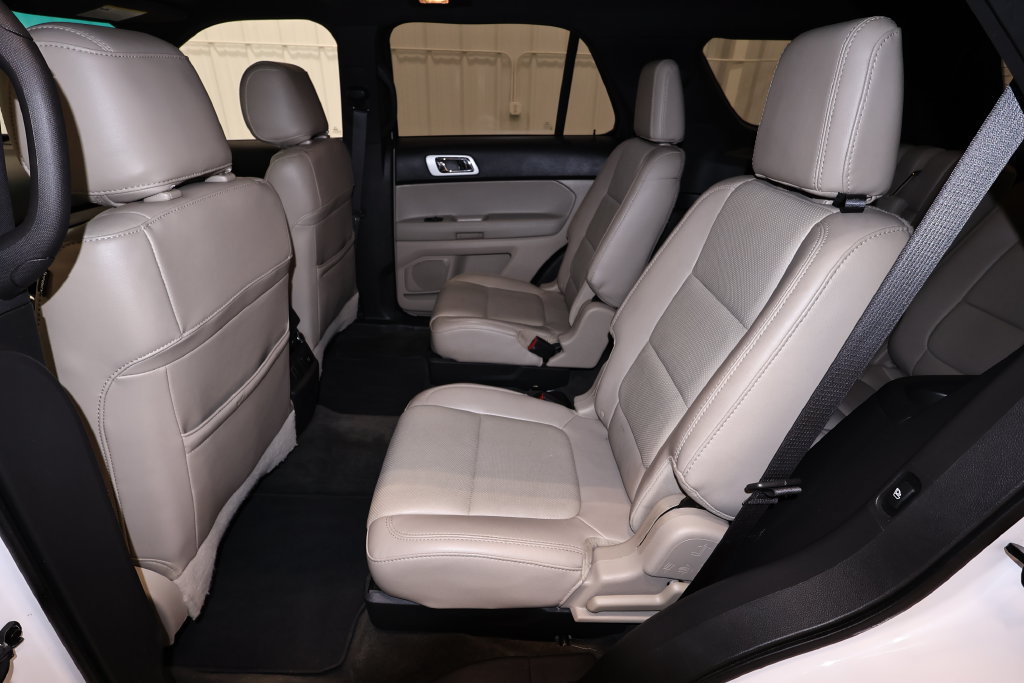 Used 2014 Ford Explorer Limited w/ Equipment Group 301A AWD/4WD image 15