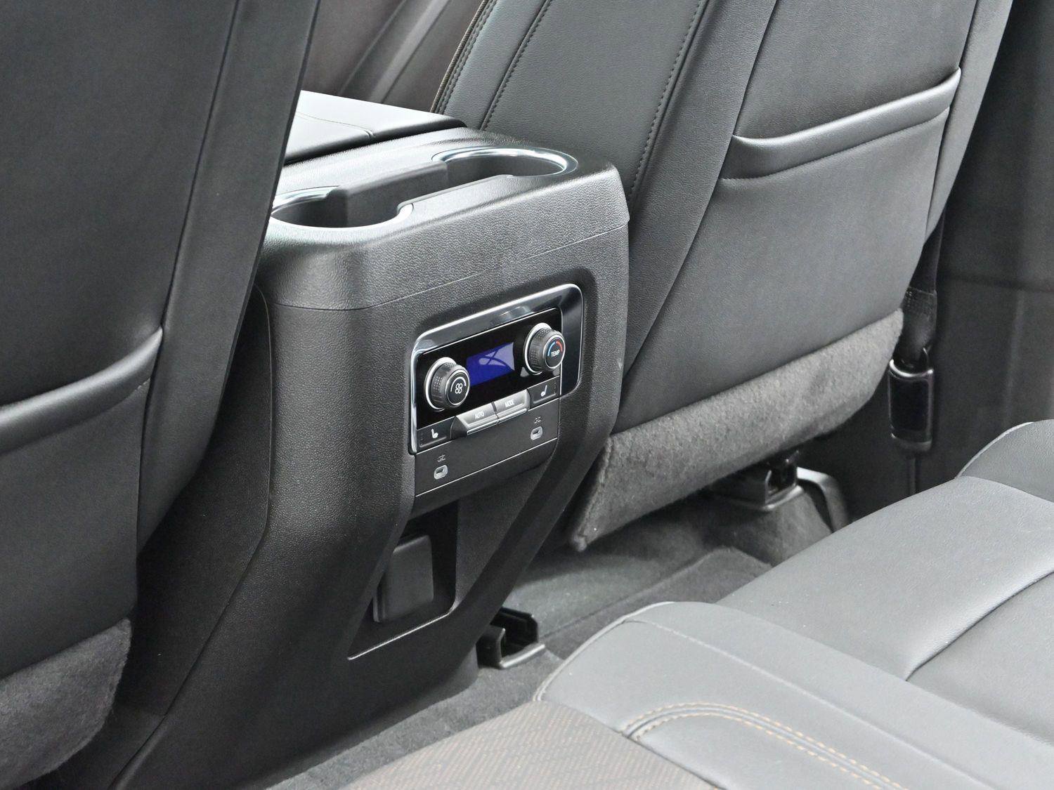 Used 2024 Chevrolet Suburban High Country image 33
