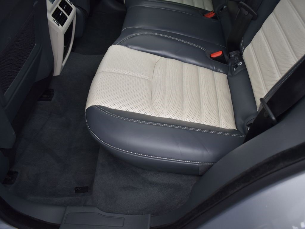 Used 2019 Land Rover Range Rover Evoque HSE Dynamic image 32