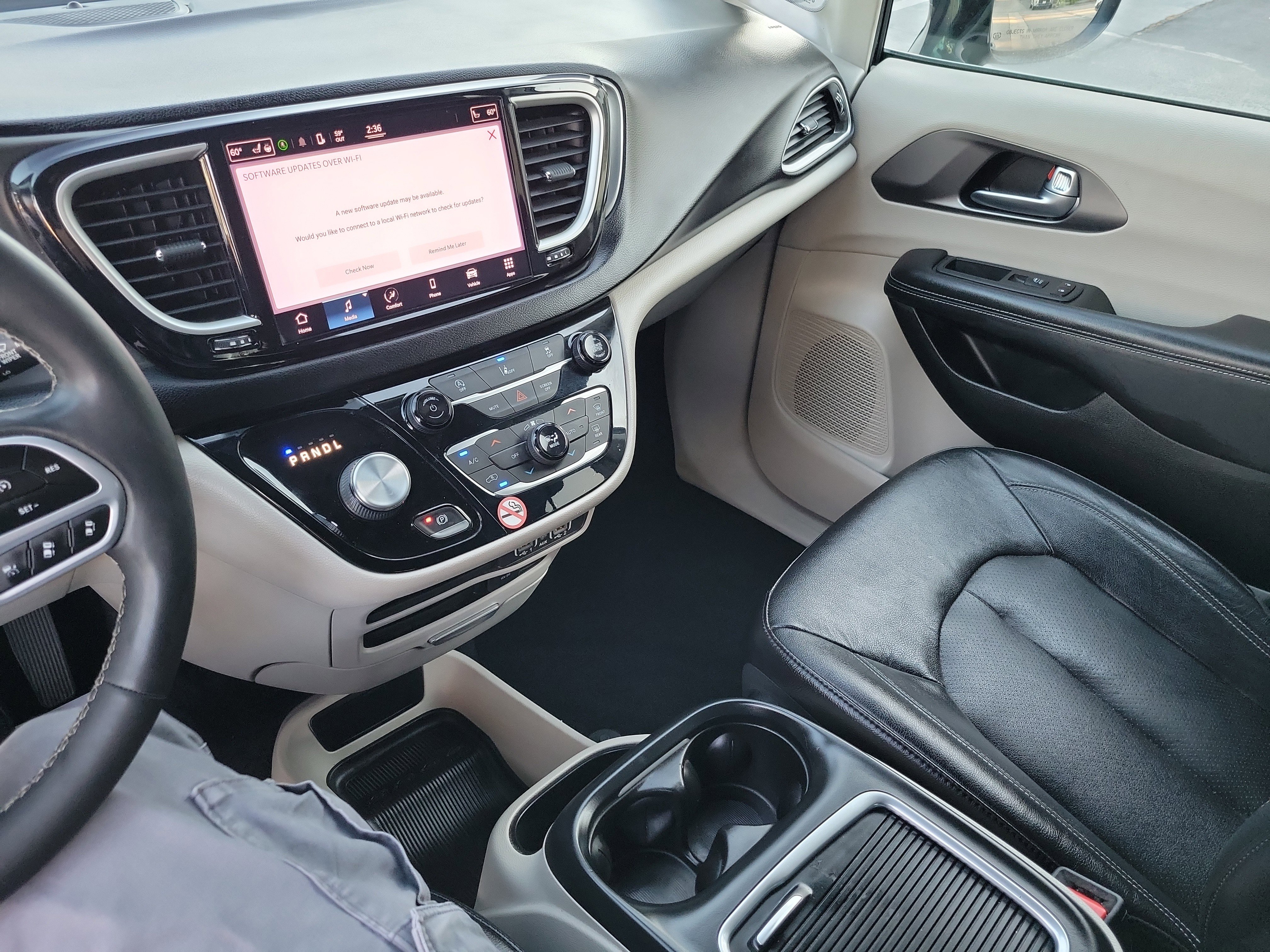 Used 2022 Chrysler Pacifica Touring-L image 15