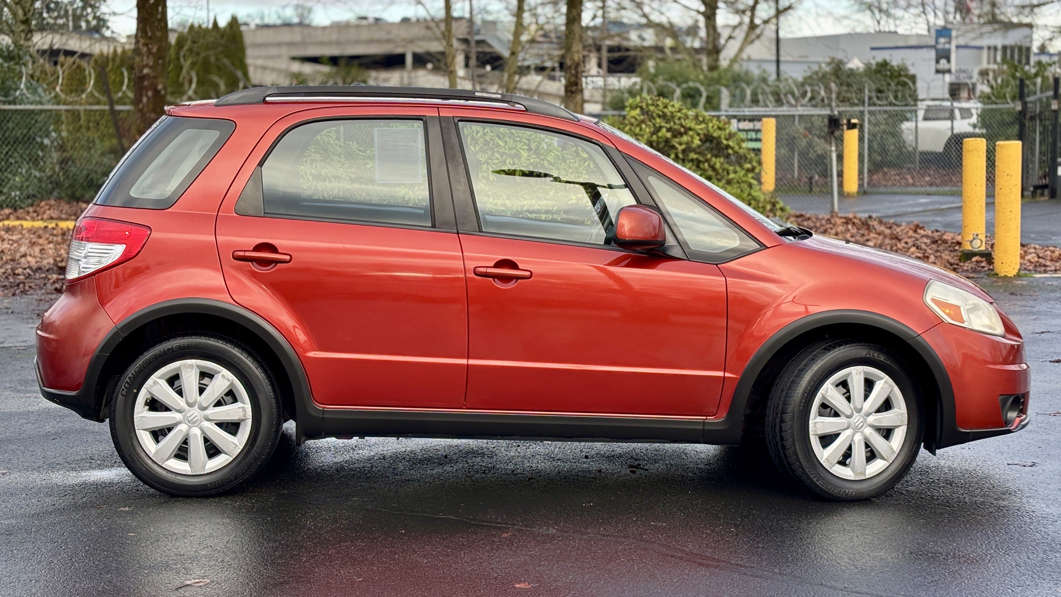 Used 2010 Suzuki SX4 AWD Hatchback image 5