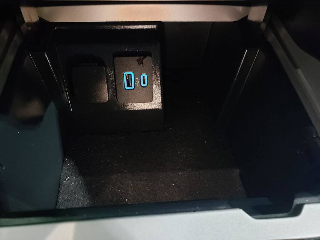 Used 2022 Ford Explorer XLT w/ Equipment Group 202A image 19