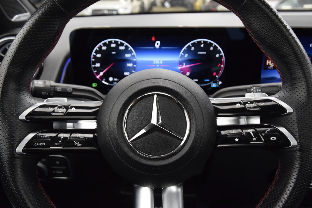 Used 2024 Mercedes-Benz GLB 250 image 23
