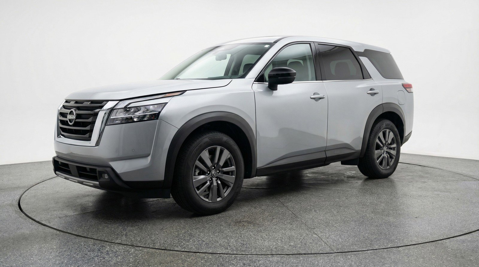 Used 2025 Nissan Pathfinder SV image 3