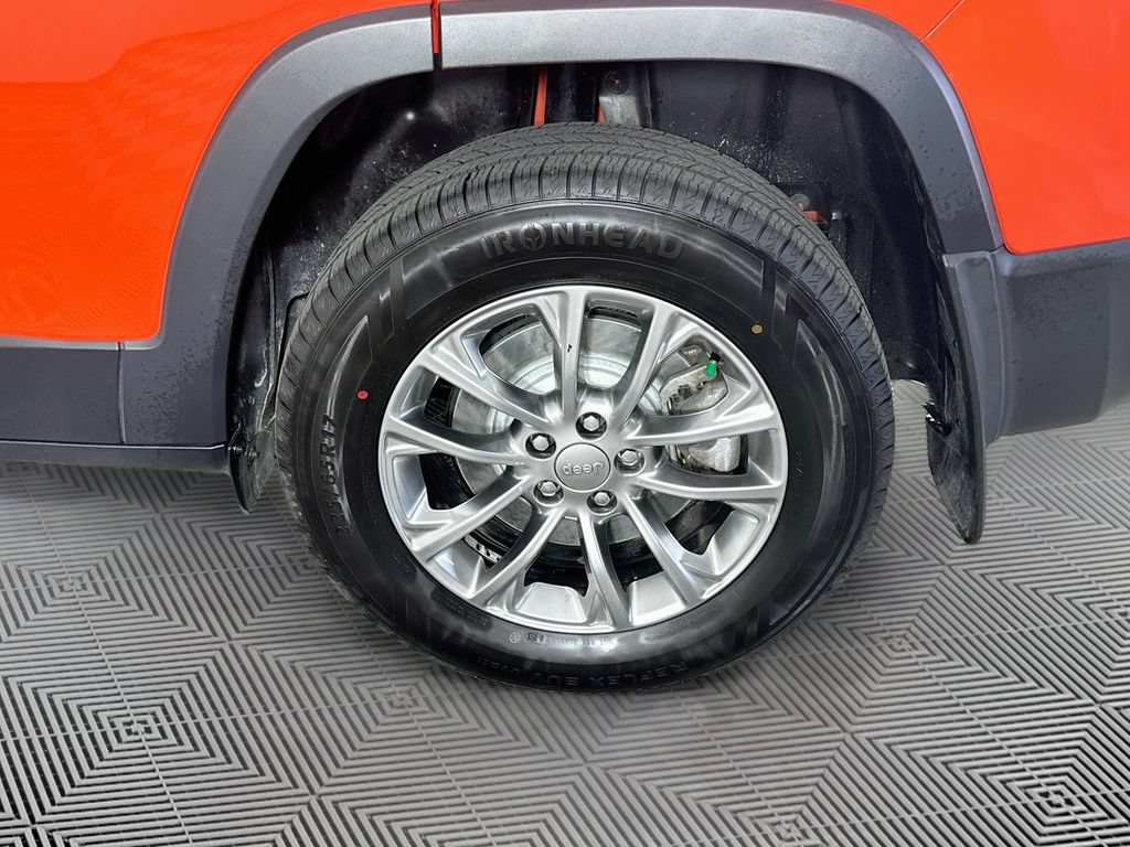 Used 2021 Jeep Cherokee Latitude Lux AWD/4WD image 38