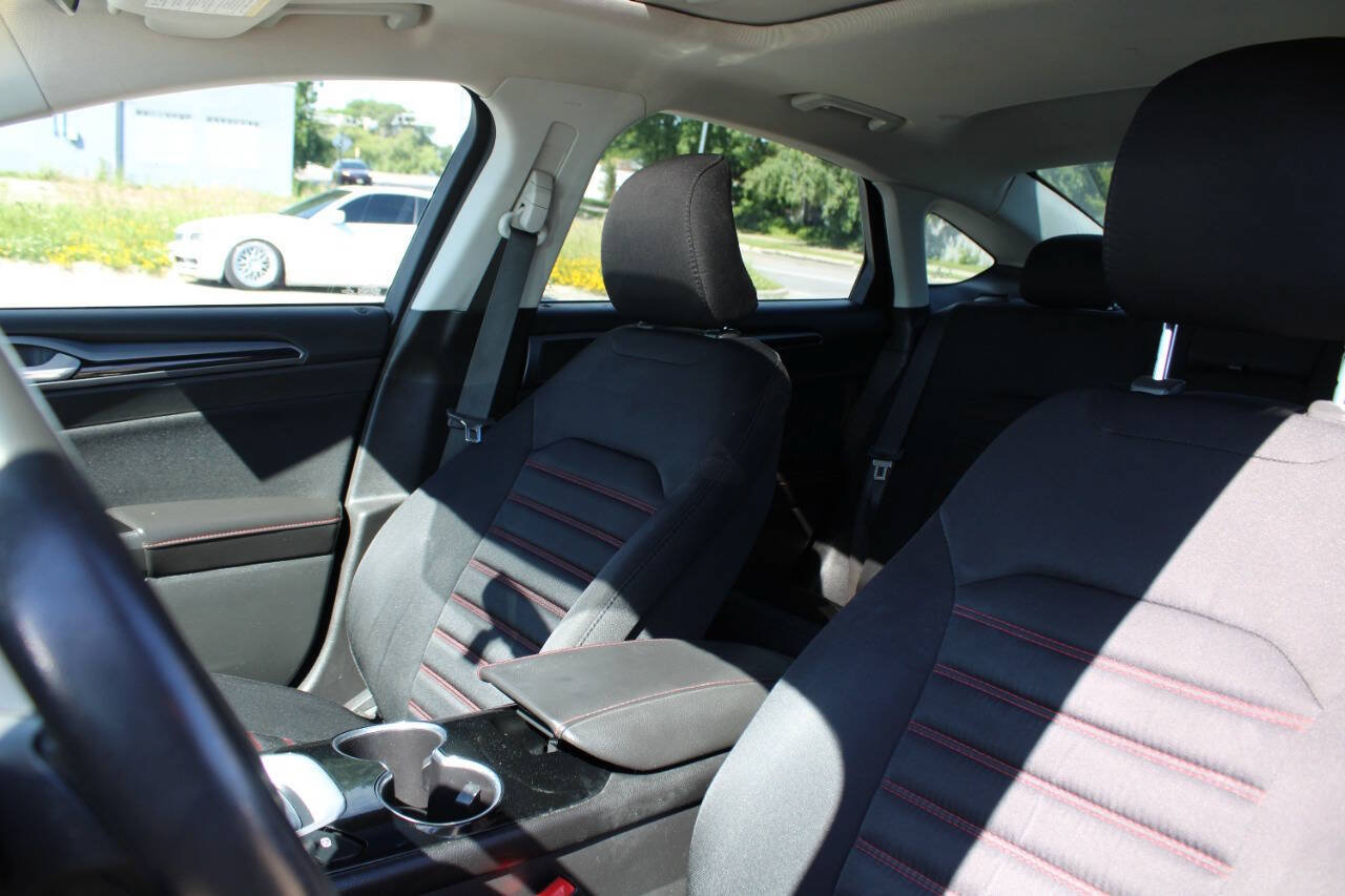 Used 2015 Ford Fusion SE w/ Equipment Group 201A FWD image 20