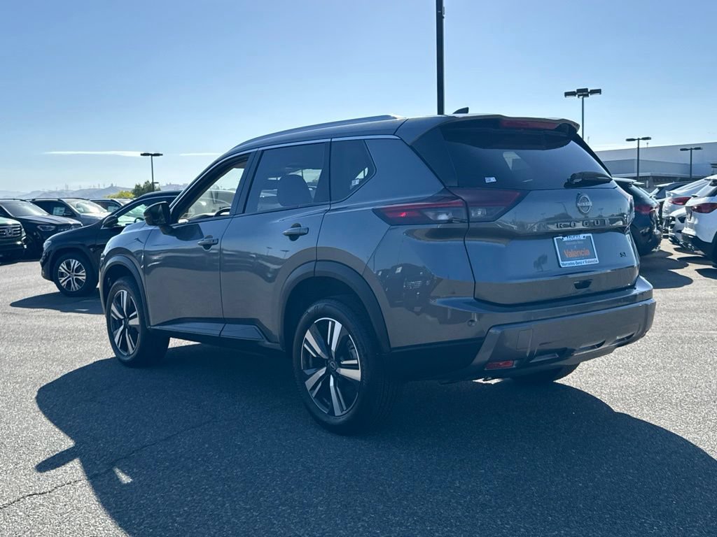 Used 2026 Nissan Rogue SL FWD image 11