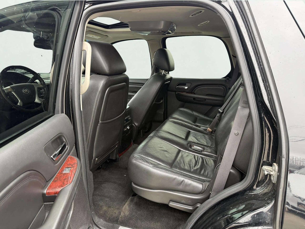 Used 2011 Cadillac Escalade Luxury AWD/4WD image 11