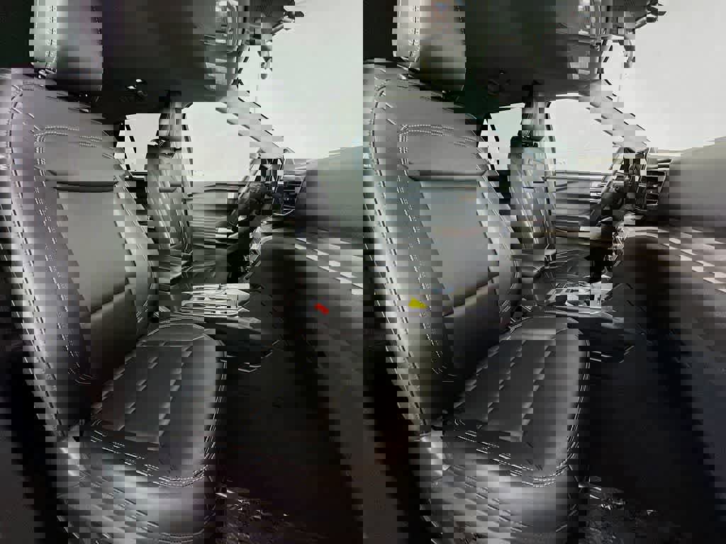 Certified 2022 Ford Explorer XLT w/ Equipment Group 202A image 15