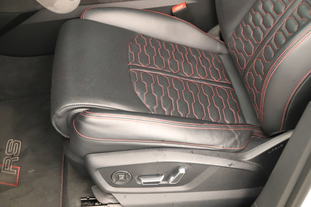 Certified 2022 Audi RS Q8 4.0T w/ Carbon Optic Package image 24