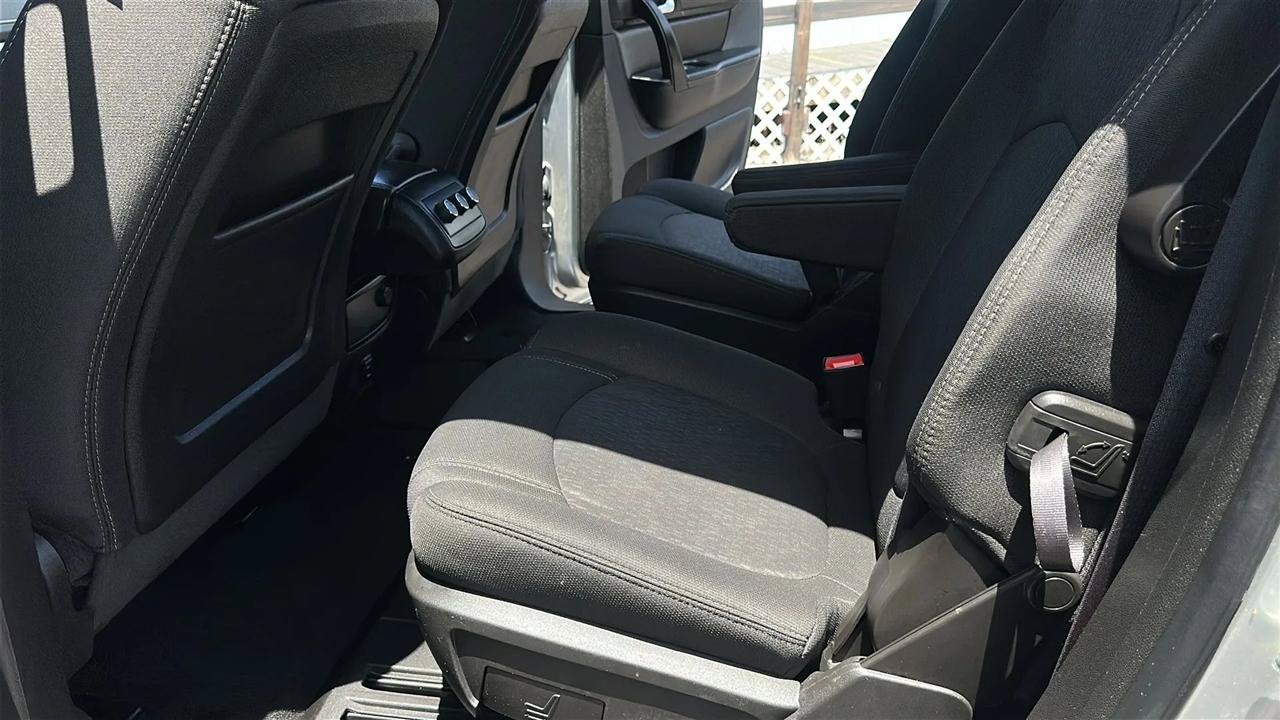 Used 2014 GMC Acadia SLE FWD image 21