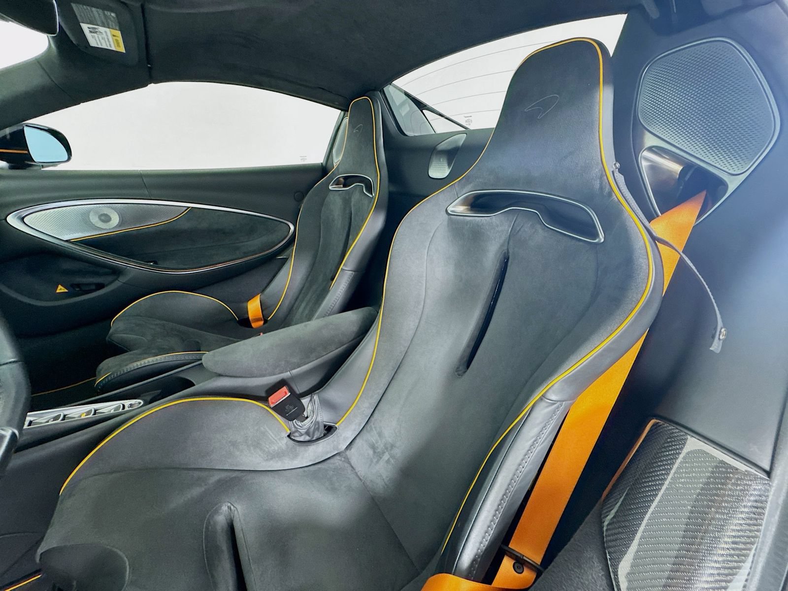 Used 2025 McLaren Artura Spider RWD image 19