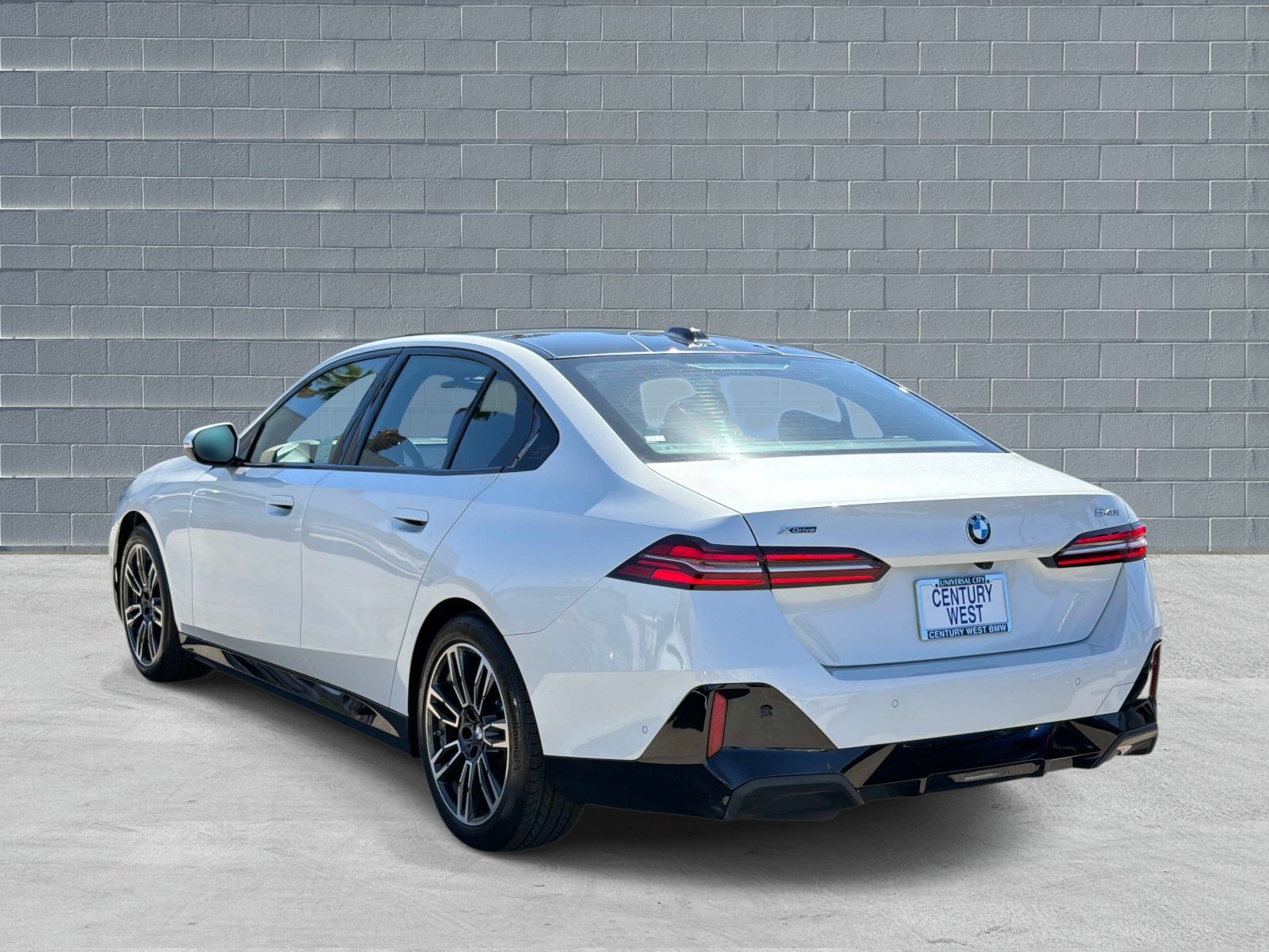 Used 2026 BMW 540i xDrive w/ M Sport Package AWD/4WD image 3