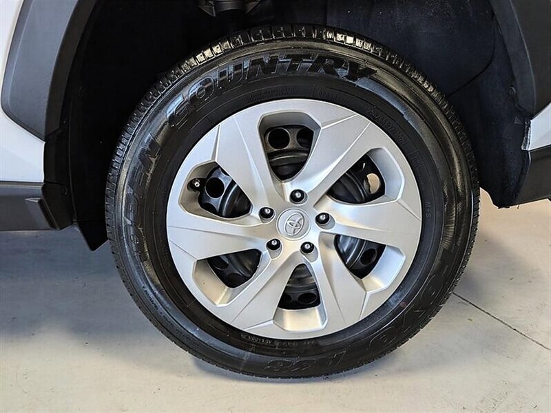 Used 2023 Toyota RAV4 LE AWD/4WD image 14