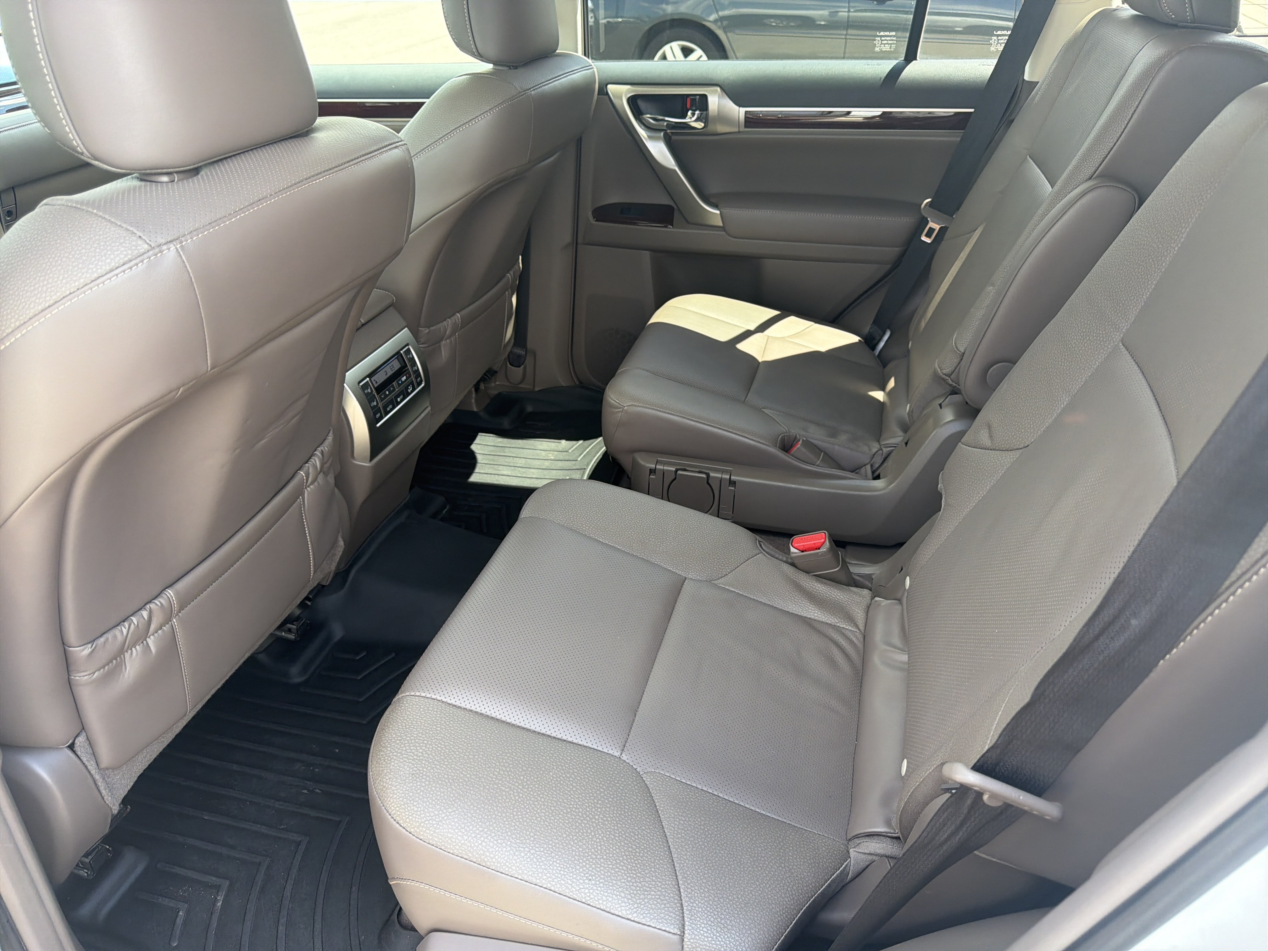 Used 2018 Lexus GX 460 Premium AWD/4WD image 25