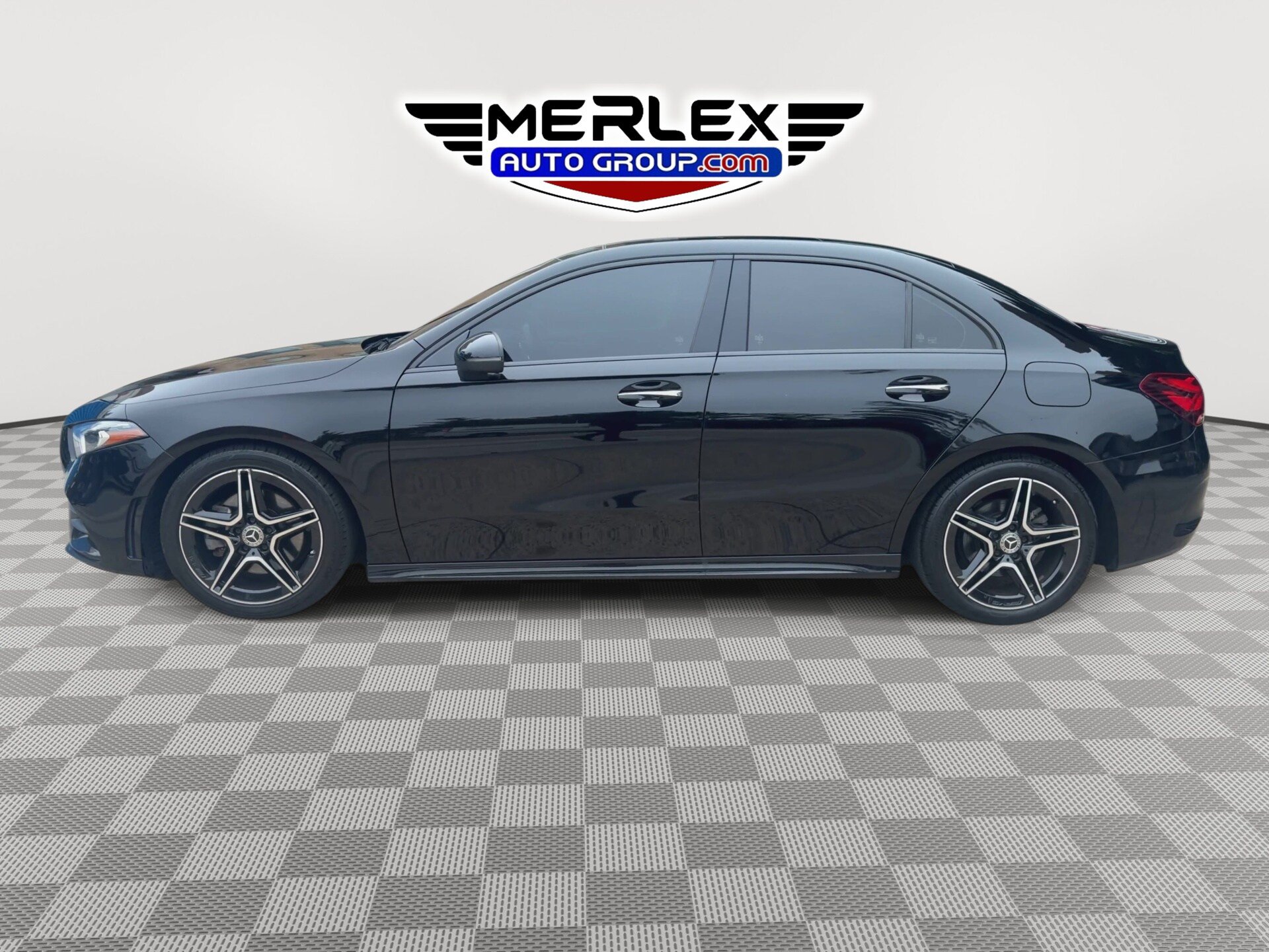 Used 2022 Mercedes-Benz A 220 4MATIC w/ AMG Line image 5