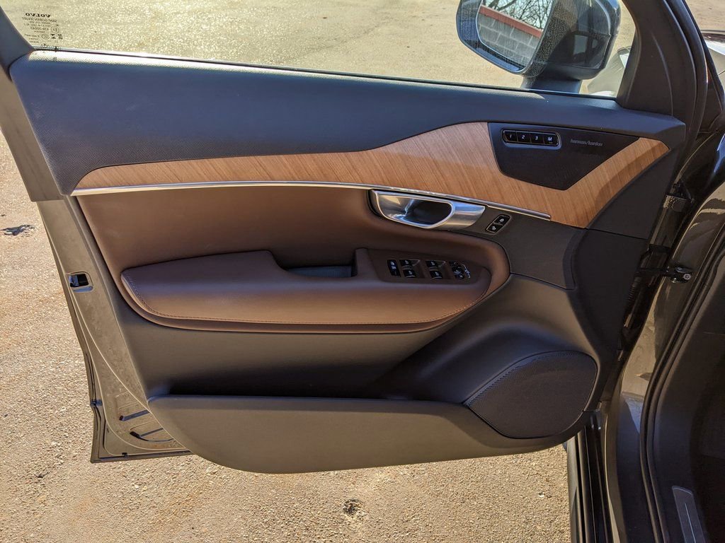 Certified 2024 Volvo XC90 T8 Plus w/ Protection Package image 9