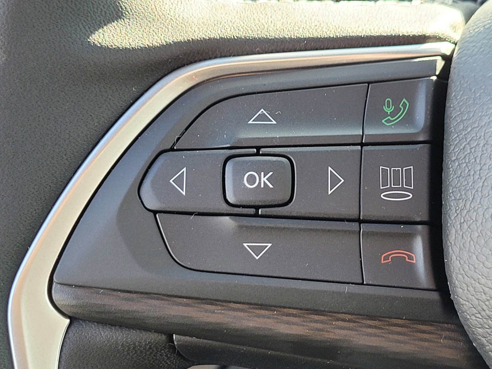 New 2025 Jeep Grand Cherokee Altitude image 23