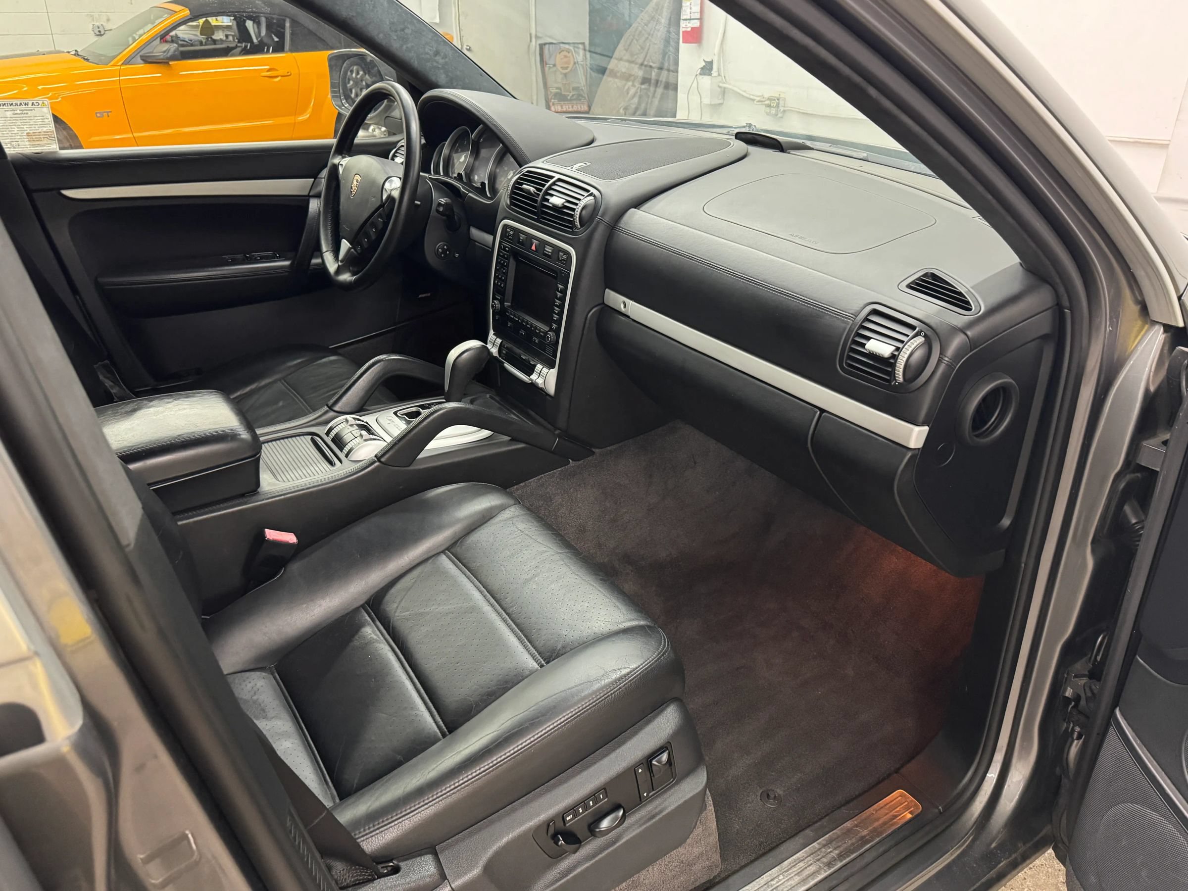 Used 2008 Porsche Cayenne Turbo AWD/4WD image 16