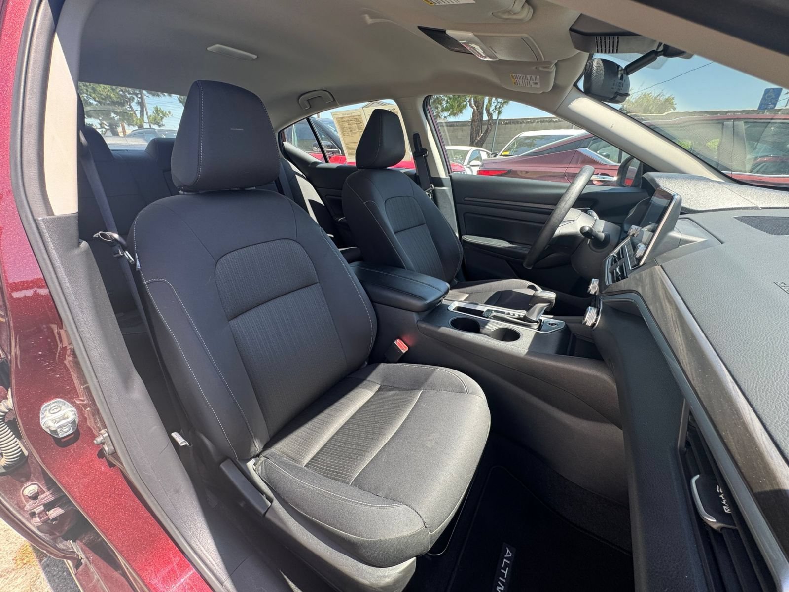 Used 2025 Nissan Altima 2.5 SV FWD image 36