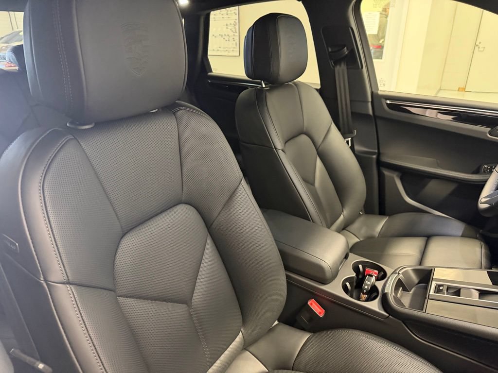 Certified 2026 Porsche Macan AWD/4WD image 22