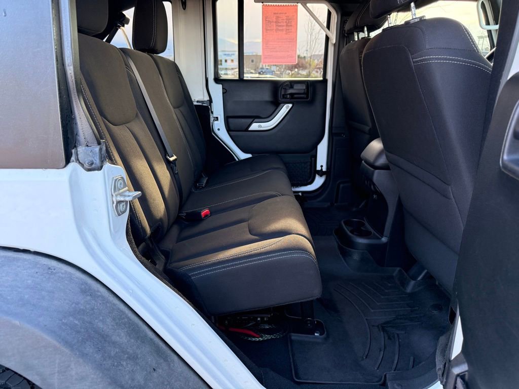 Used 2016 Jeep Wrangler Unlimited Rubicon w/ Connectivity Group image 29