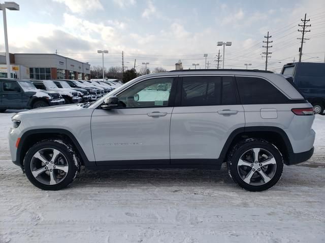 New 2026 Jeep Grand Cherokee Limited AWD/4WD image 3