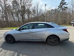 Used 2023 Hyundai Elantra SEL image 4