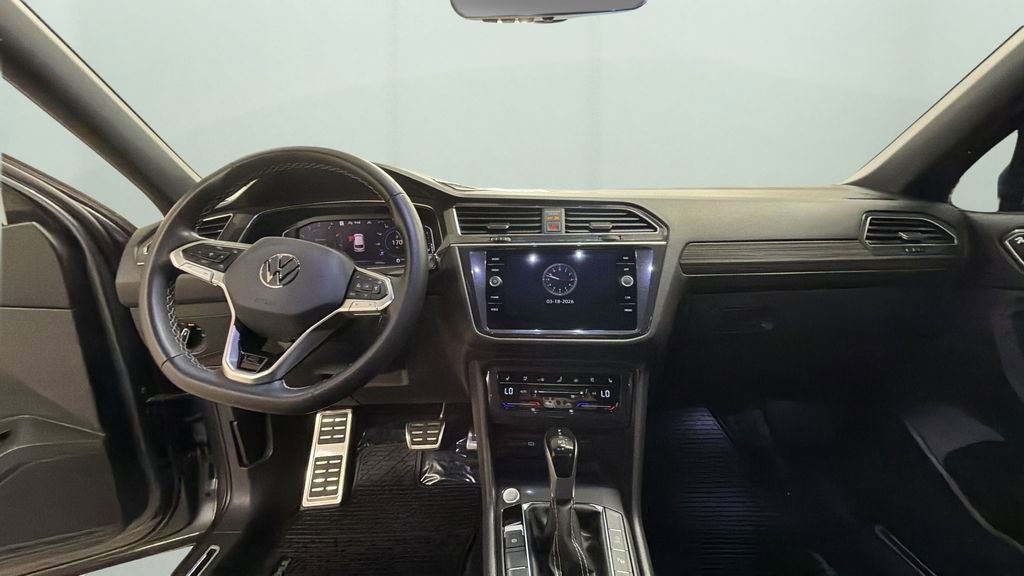 Used 2023 Volkswagen Tiguan SEL R-Line image 10