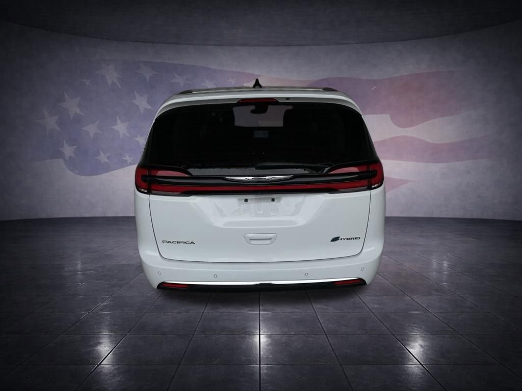 Used 2023 Chrysler Pacifica Touring-L image 4