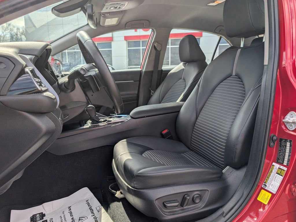 Used 2023 Toyota Camry SE w/ Convenience Package image 11