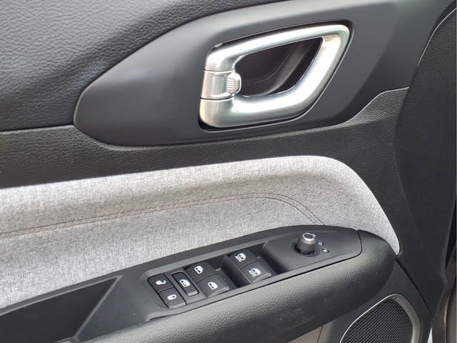 Used 2023 Jeep Compass Latitude image 13