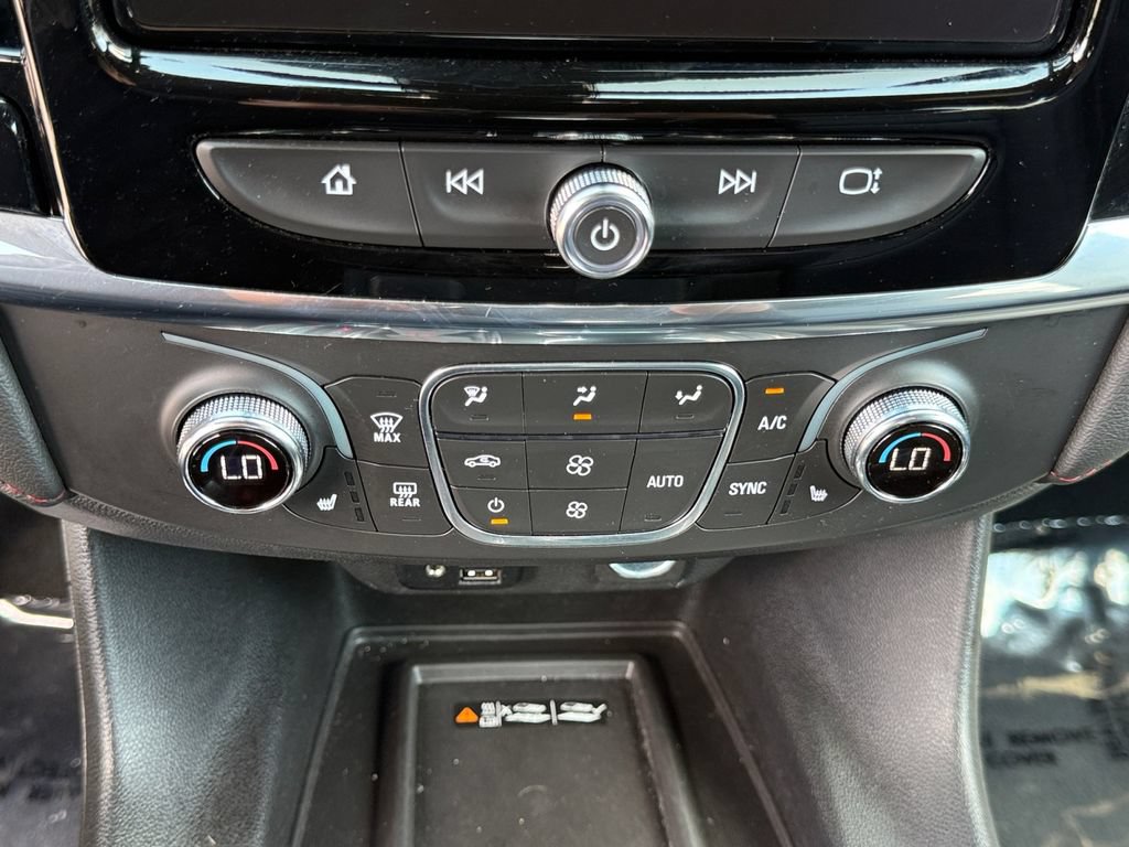 Used 2023 Chevrolet Traverse RS AWD/4WD image 18