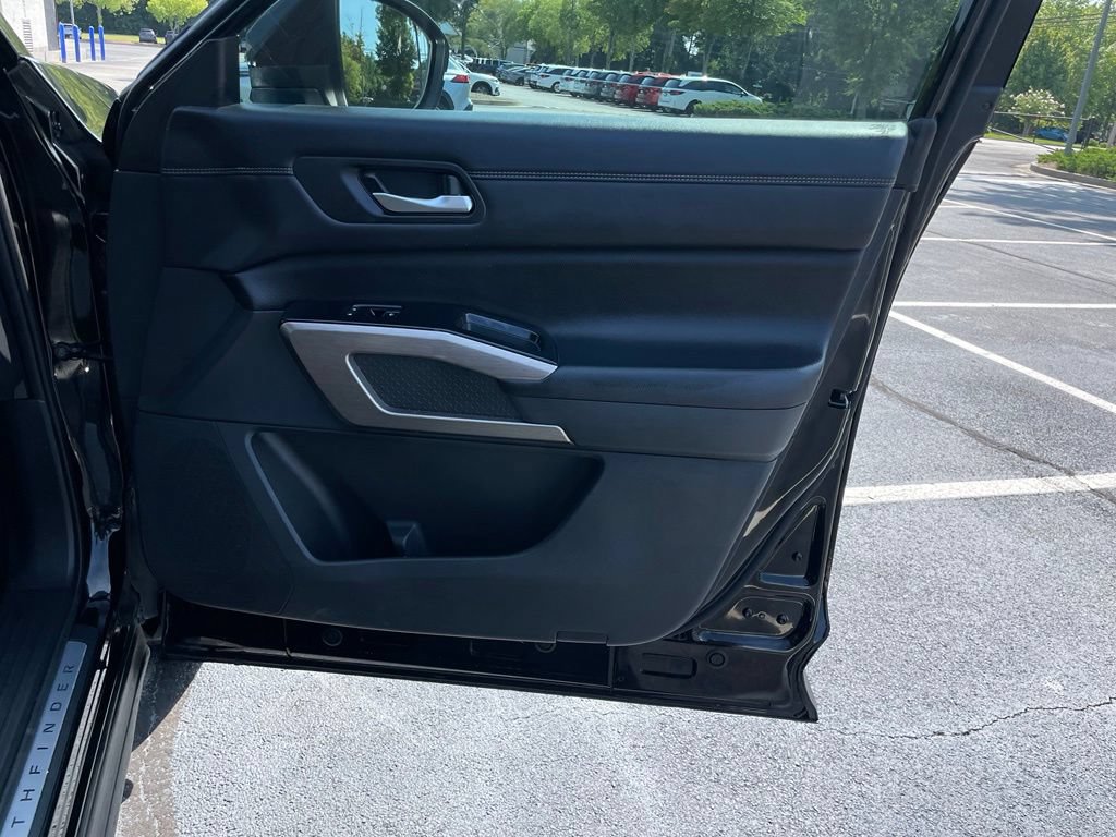 Used 2023 Nissan Pathfinder Platinum FWD image 29
