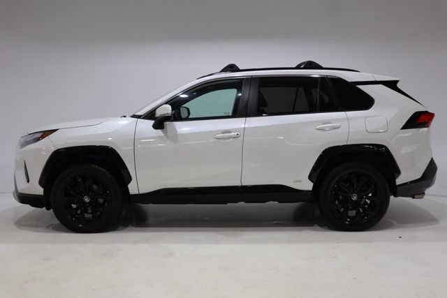 Used 2022 Toyota RAV4 SE w/ Convenience Package AWD/4WD image 4