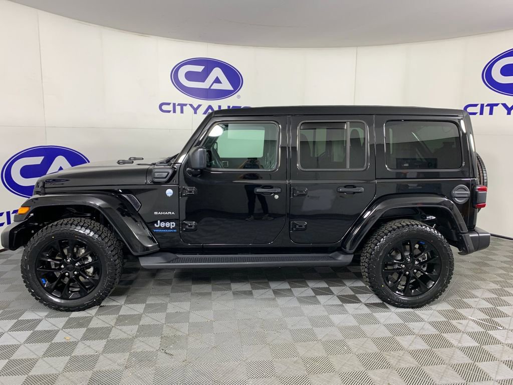 Used 2023 Jeep Wrangler Unlimited Sahara w/ Cold Weather Group AWD/4WD image 6