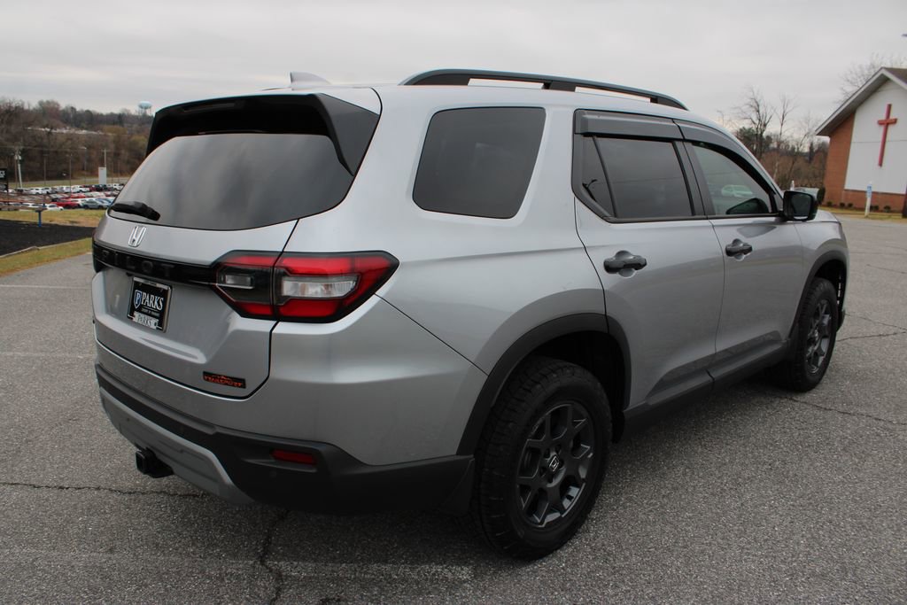 Used 2025 Honda Pilot TrailSport image 9