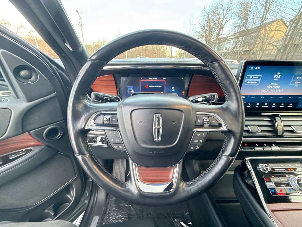 Used 2023 Lincoln Navigator Reserve image 11