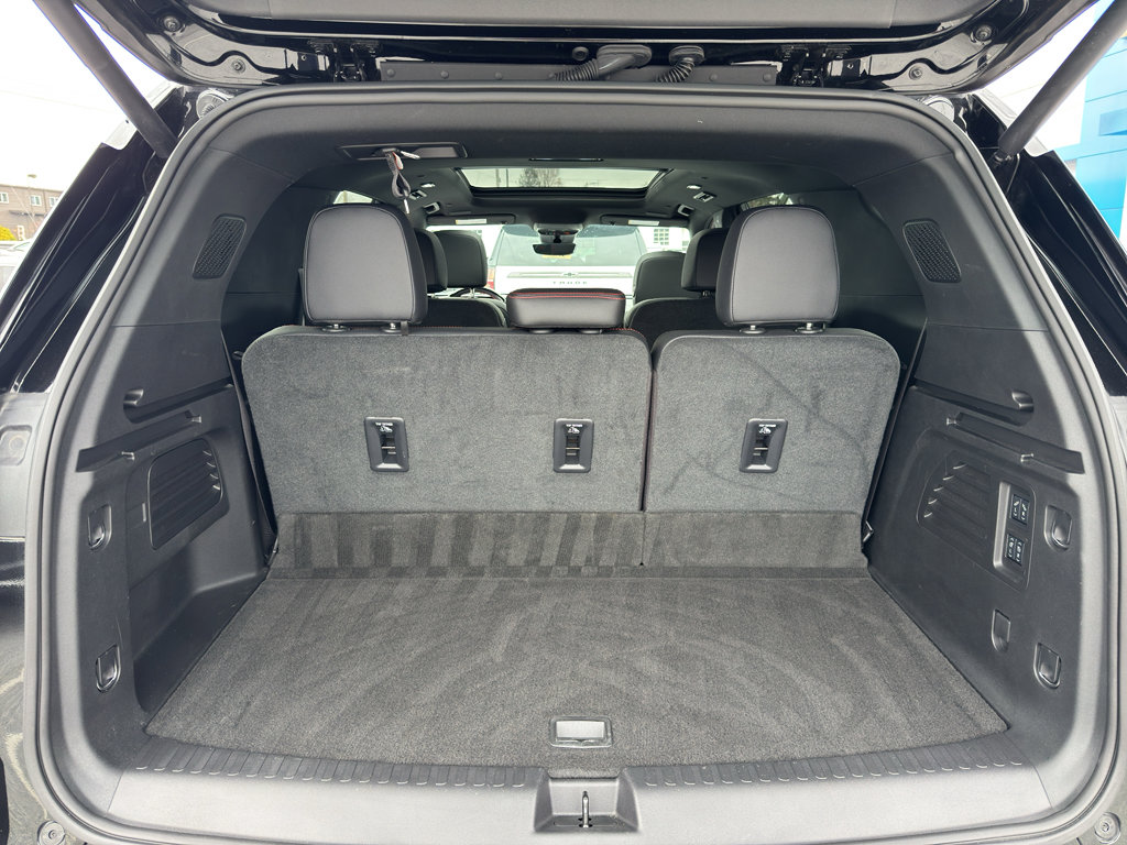 Used 2025 Chevrolet Traverse RS image 21