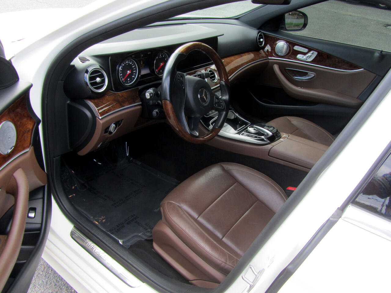 Used 2017 Mercedes-Benz E 300 image 17