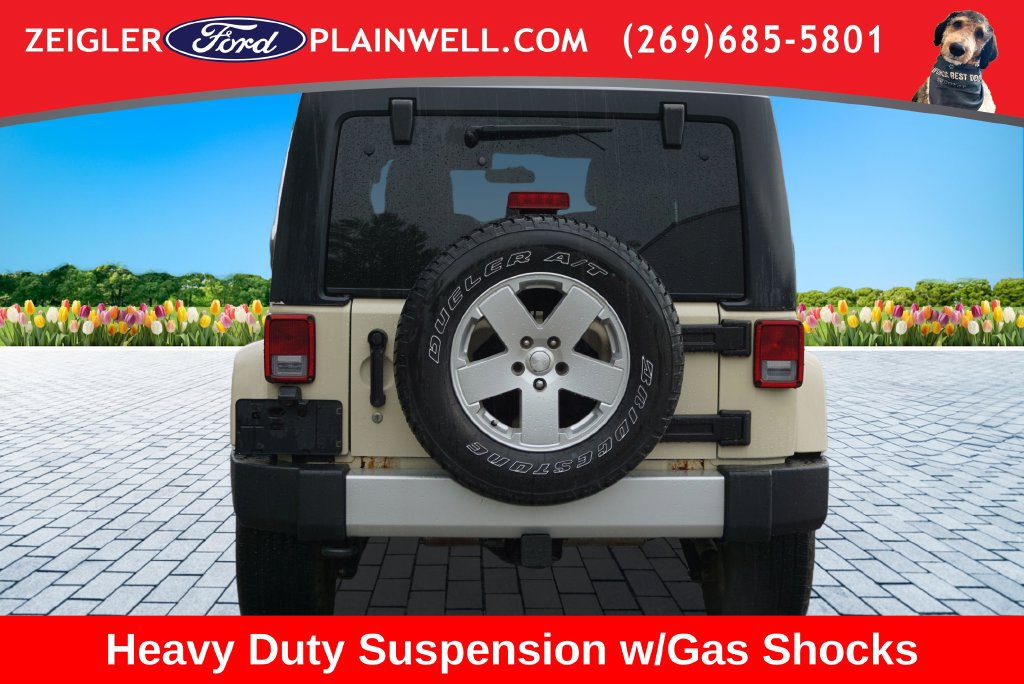 Used 2011 Jeep Wrangler Unlimited Sahara w/ Dual Top Group AWD/4WD image 4