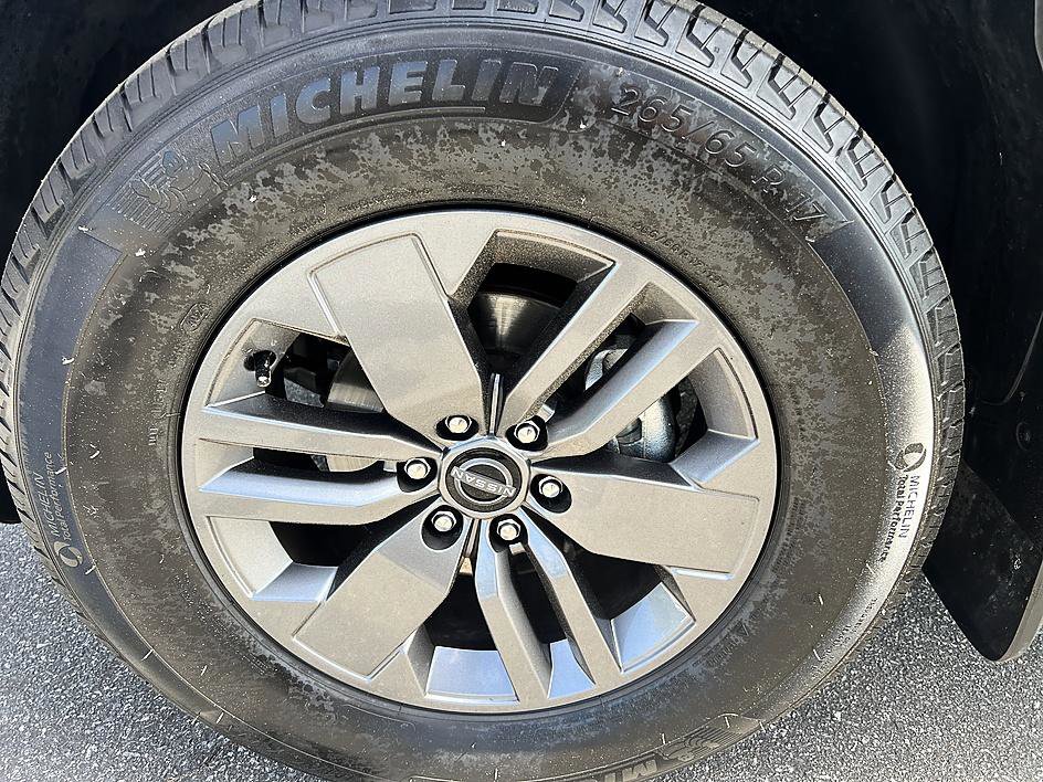 Certified 2025 Nissan Frontier SV image 9