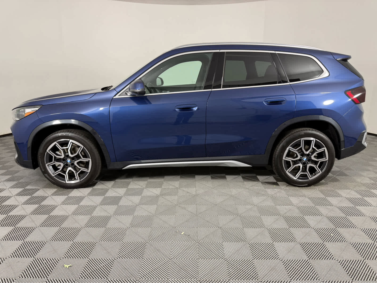 Certified 2025 BMW X1 xDrive28i w/ Premium Package AWD/4WD image 6